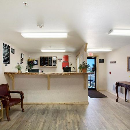 Hotel Super 8 By Wyndham Powell Interno foto
