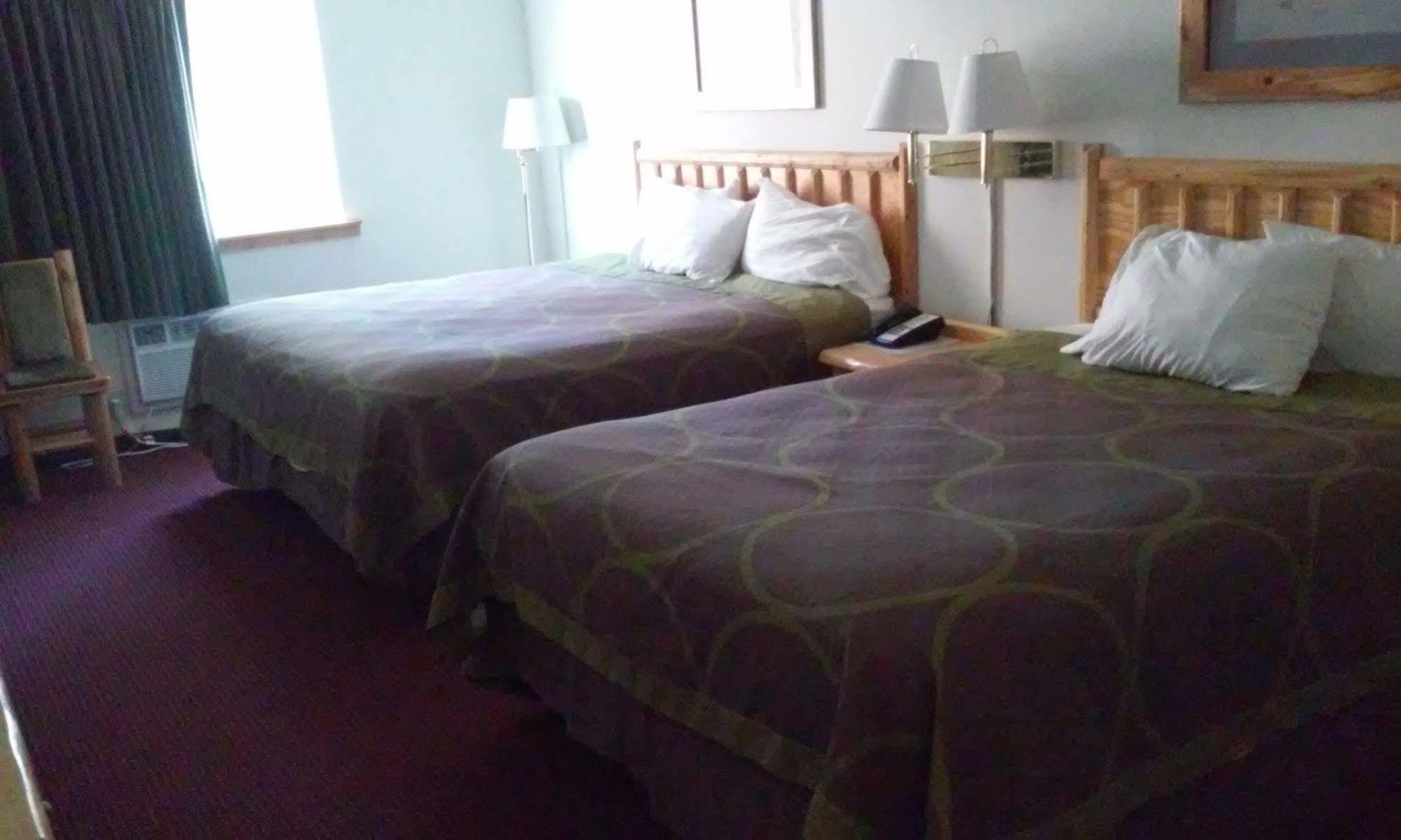 Hotel Super 8 By Wyndham Powell Esterno foto
